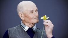 Запах пожилых людей: причины и как от него избавиться?