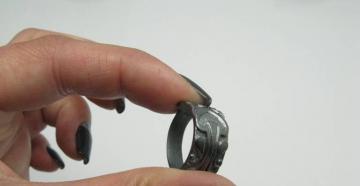 Как очистить серебряное кольцо от черноты в домашних условиях?